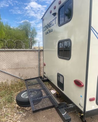Very Cozy & Beautiful Trailer Sleeps Up To 10 People!