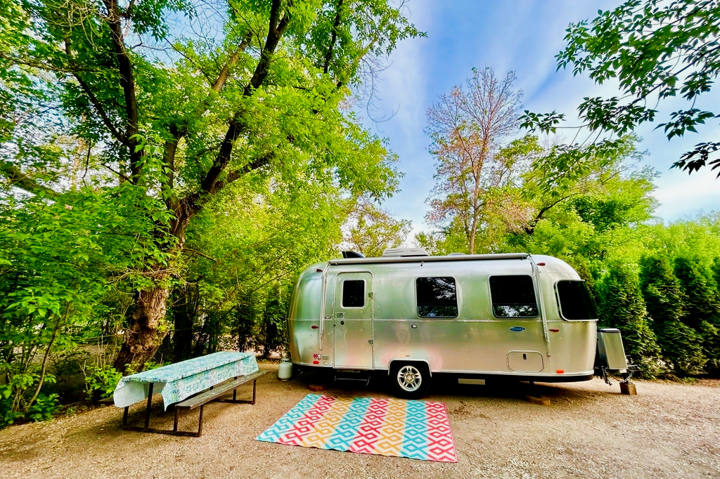 Airstream Glamping: Nomadic Bambi