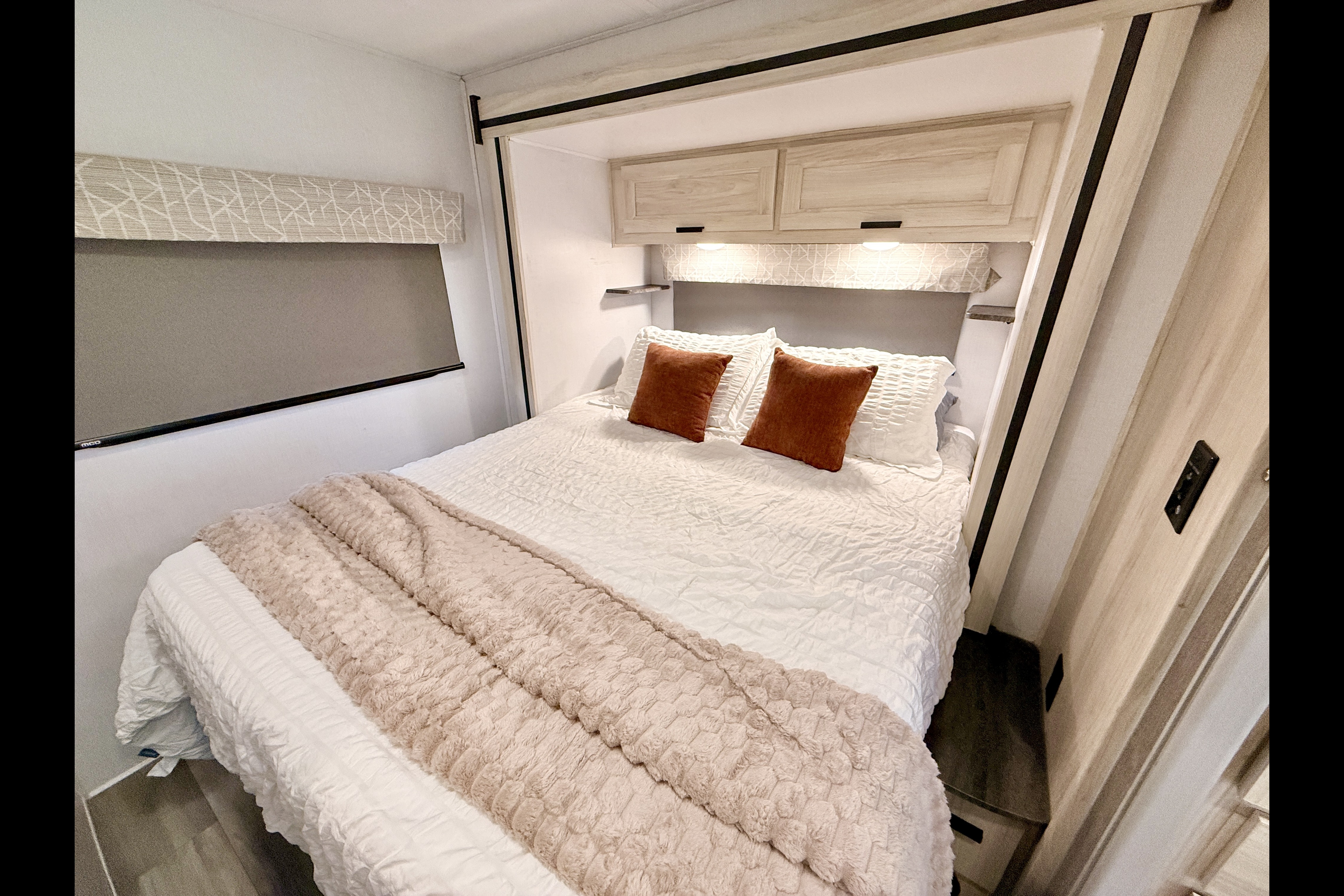 2023 Forest River SUNSEEKER 2250(Bedroom slide) - Sleeps 5!