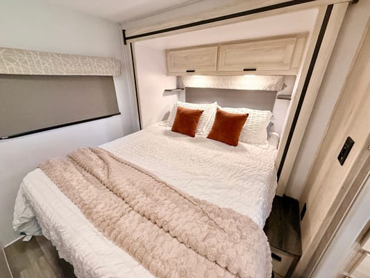 2023 Forest River SUNSEEKER 2250(Bedroom slide) - Sleeps 5!