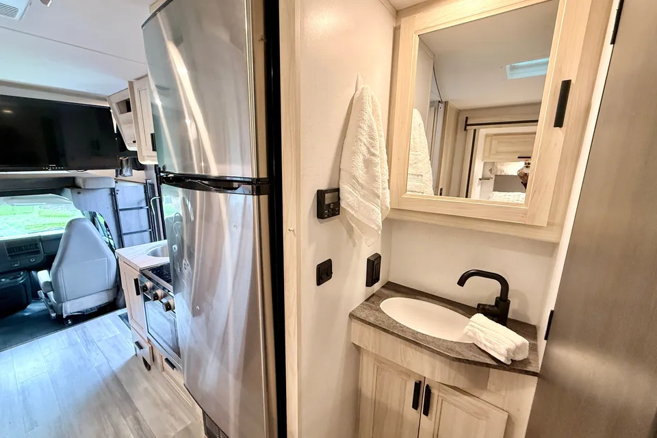 2023 Forest River SUNSEEKER 2250(Bedroom slide)