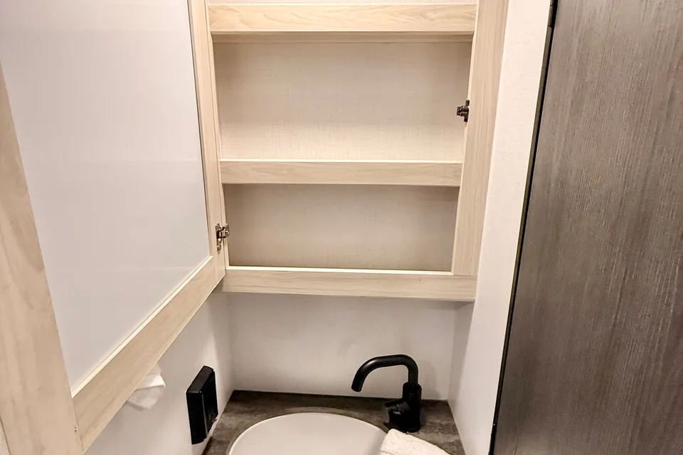 2023 Forest River SUNSEEKER 2250(Bedroom slide)