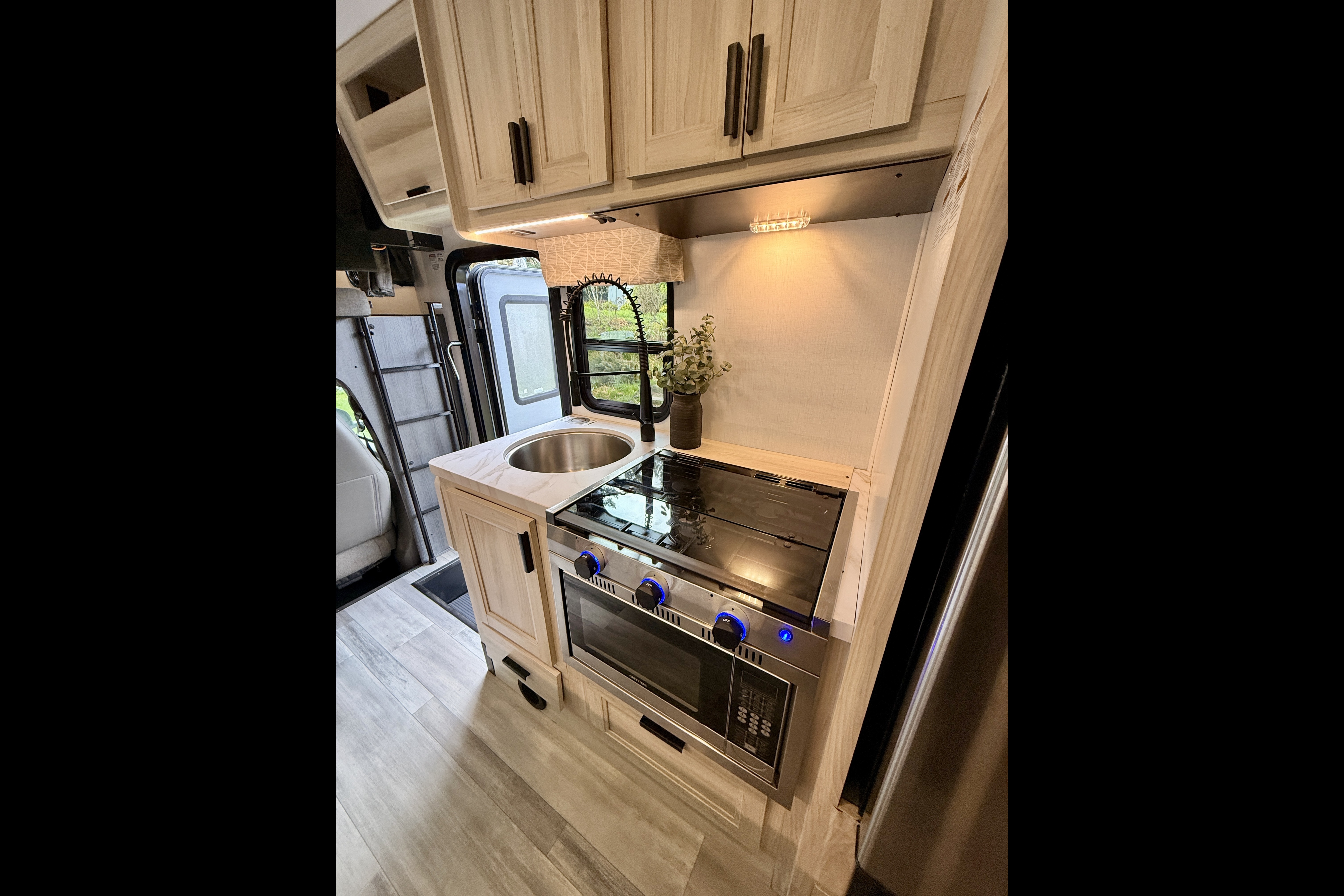 2023 Forest River SUNSEEKER 2250(Bedroom slide) - Sleeps 5!