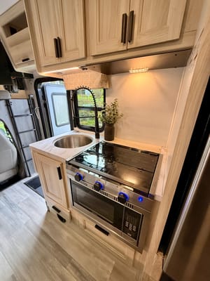2023 Forest River SUNSEEKER 2250(Bedroom slide) - Sleeps 5!