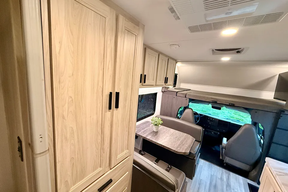 2023 Forest River SUNSEEKER 2250(Bedroom slide)