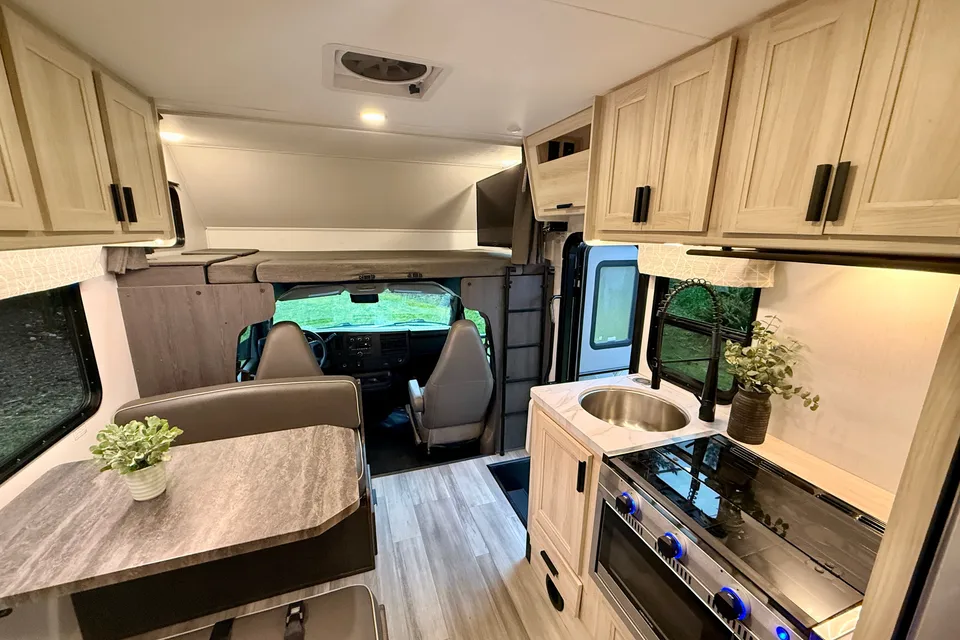 2023 Forest River SUNSEEKER 2250(Bedroom slide)