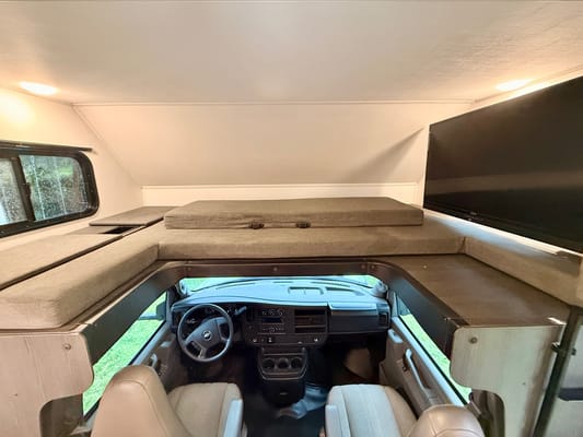 2023 Forest River SUNSEEKER 2250(Bedroom slide) - Sleeps 5!