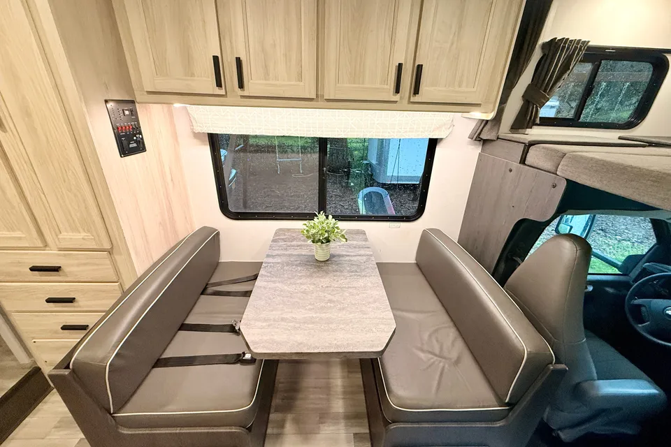 2023 Forest River SUNSEEKER 2250(Bedroom slide)
