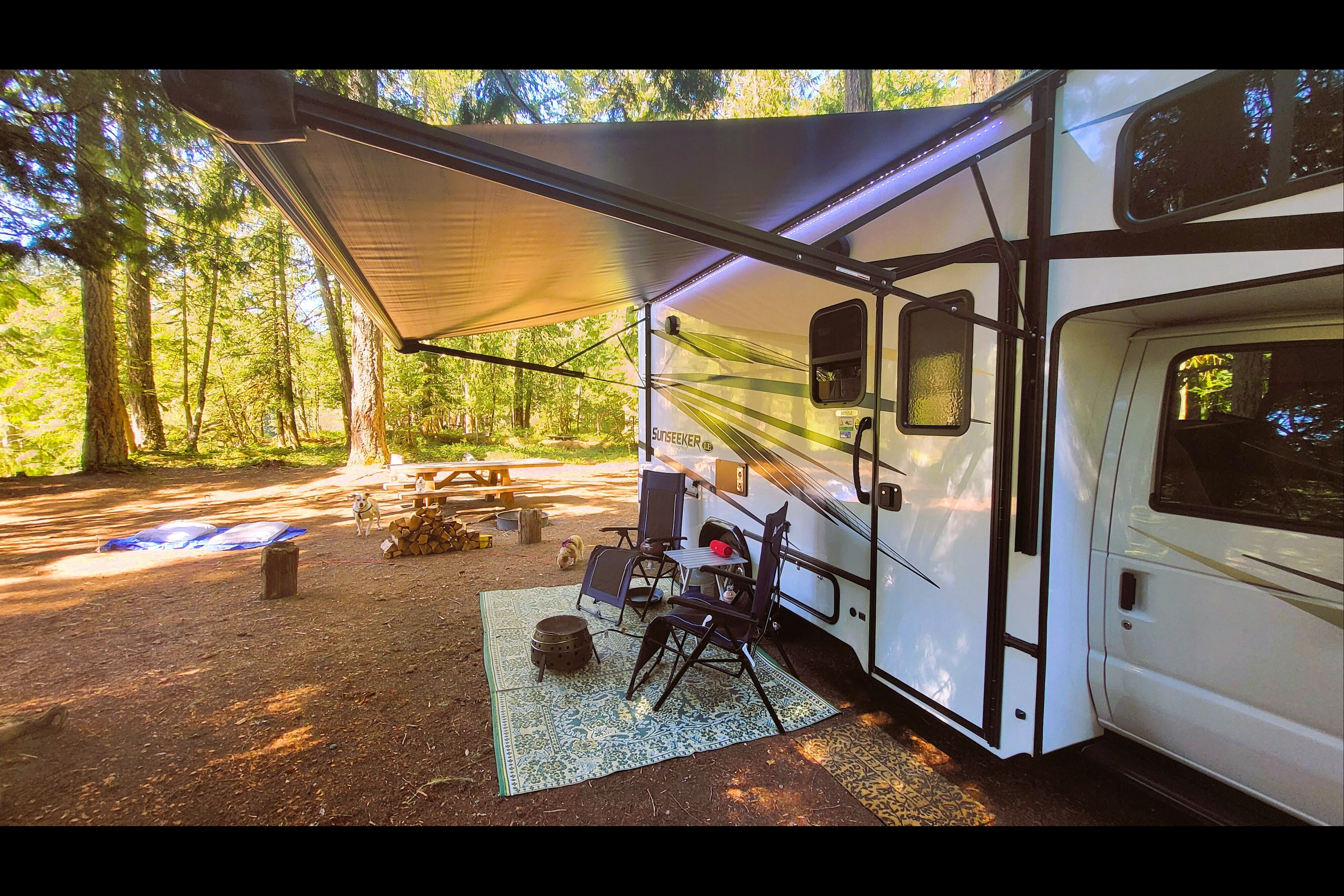 2023 Forest River SUNSEEKER 2250(Bedroom slide) - Sleeps 5!