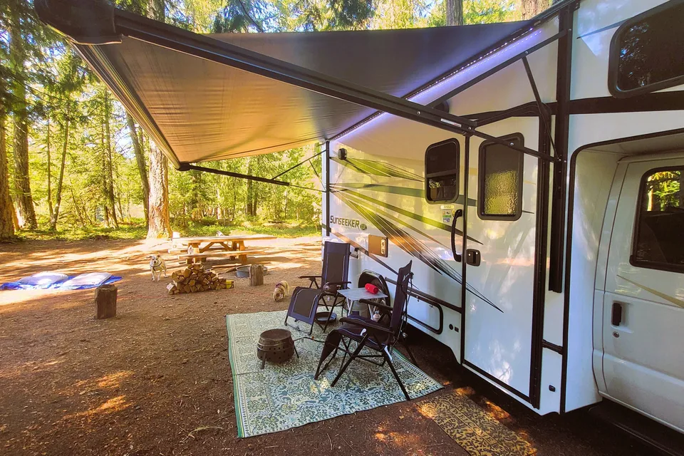 2023 Forest River SUNSEEKER 2250(Bedroom slide)