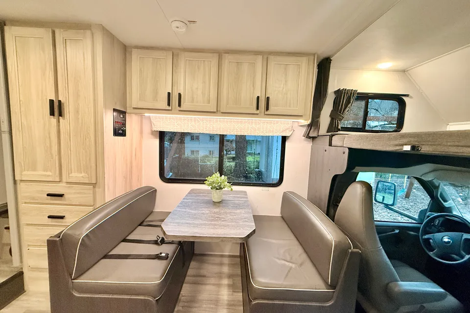 2023 Forest River SUNSEEKER 2250(Bedroom slide)