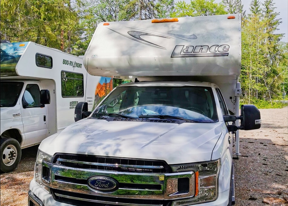 MTL Lance 825 Truck Camper