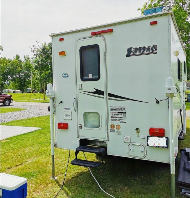 MTL Lance 825 Truck Camper