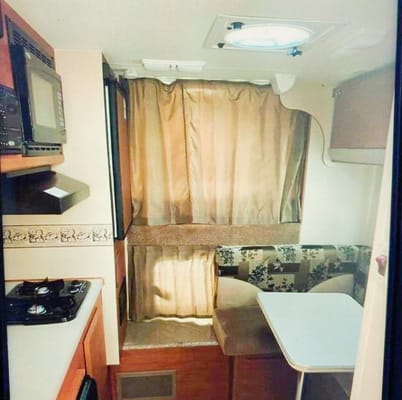 MTL Lance 825 Truck Camper