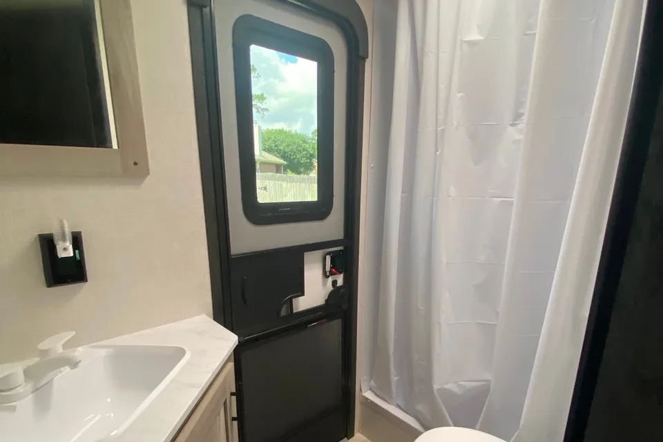 Louisa's KZ 261 BHKSE Travel Trailer