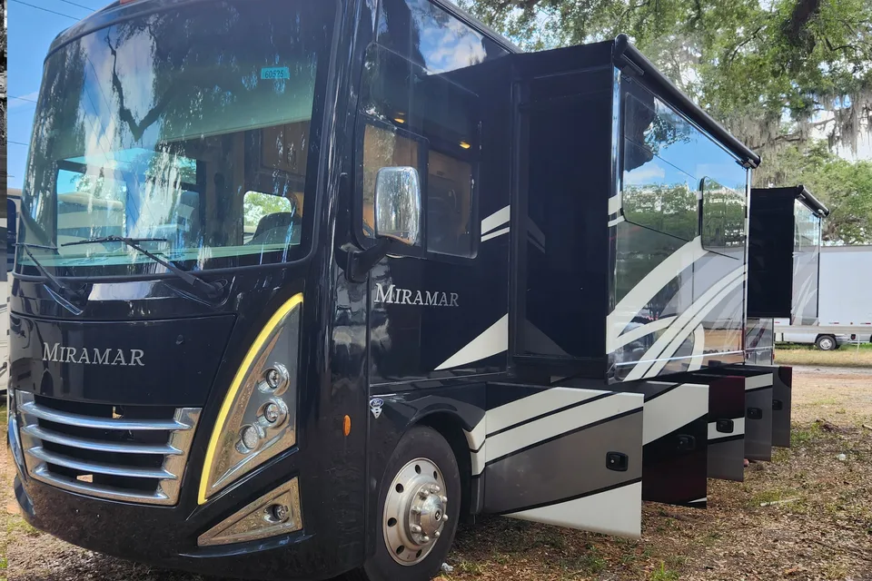 2023 CONVENIENT & EASY TO DRIVE RV!!! MIRAMAR...