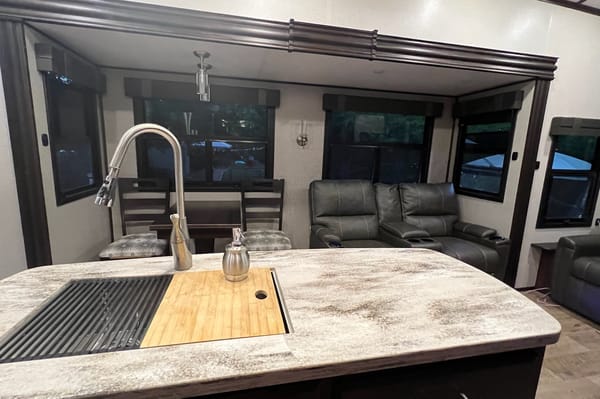 Sunflower RV Rentals Jayco Northpoint Fifth Wheel