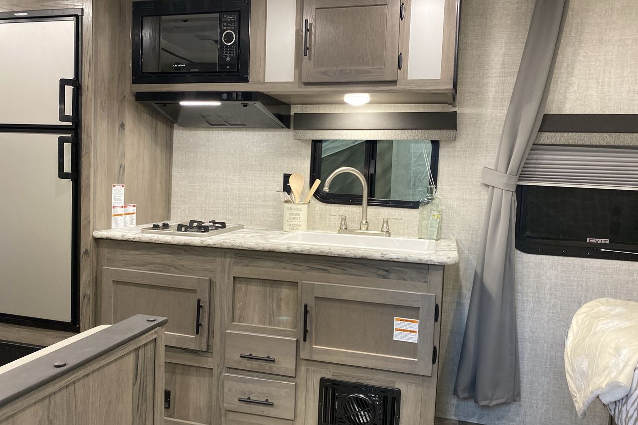 Caledonia's 2022 Grand Design 25bh Travel Trailer