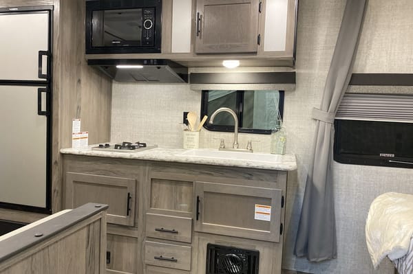 Caledonia's 2022 Grand Design 25bh Travel Trailer