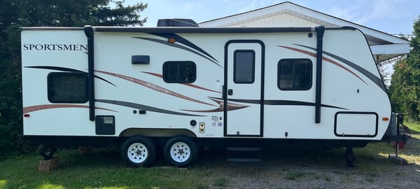 🇨🇦 Dan & Monique’s 24’ KZ Sportsmen Travel Trailer. Family Friendly! Easy booking!