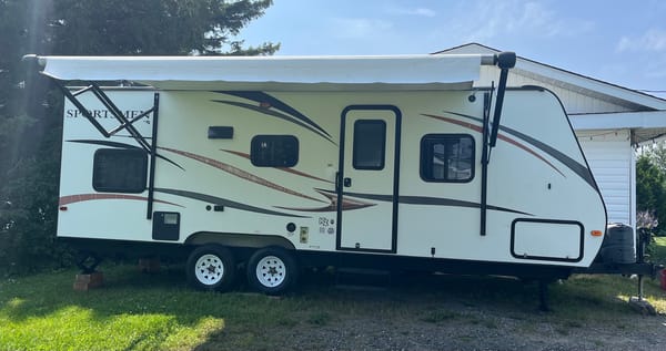 🇨🇦 Dan & Monique’s 24’ KZ Sportsmen Travel Trailer. Family Friendly! Easy booking!