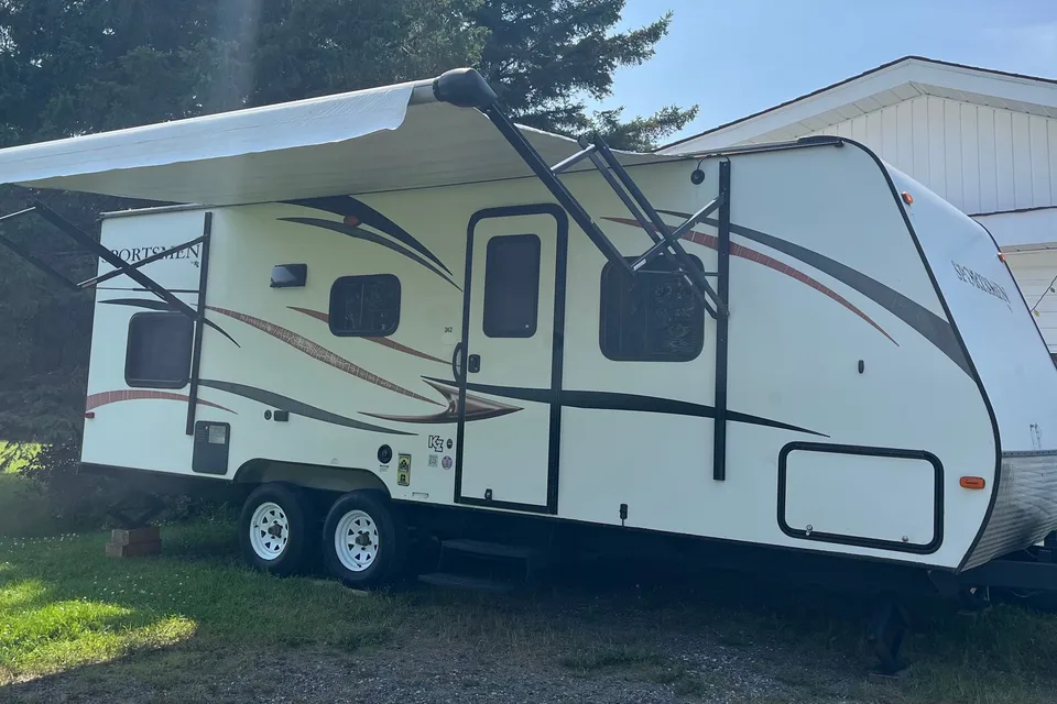 🇨🇦 Dan & Monique’s 24’ KZ Sportsmen Travel Trailer. Family Friendly!  Easy booking!