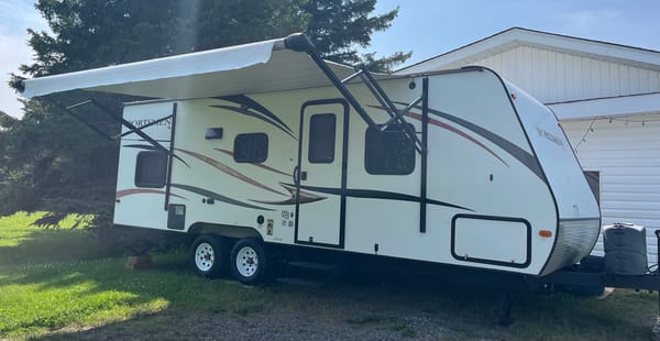 🇨🇦 Dan & Monique’s 24’ KZ Sportsmen Travel Trailer. Family Friendly! Easy booking!