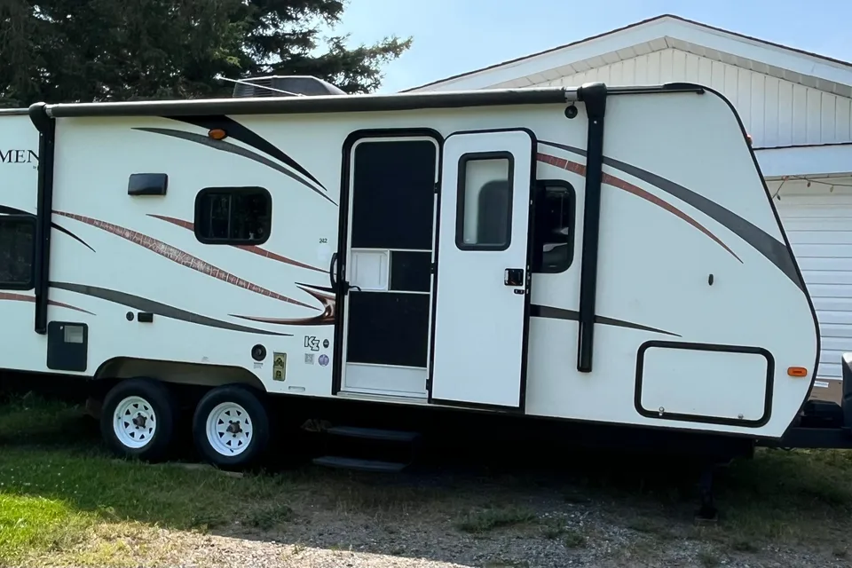 🇨🇦 Dan & Monique’s 24’ KZ Sportsmen Travel Trailer. Family Friendly!  Easy booking!