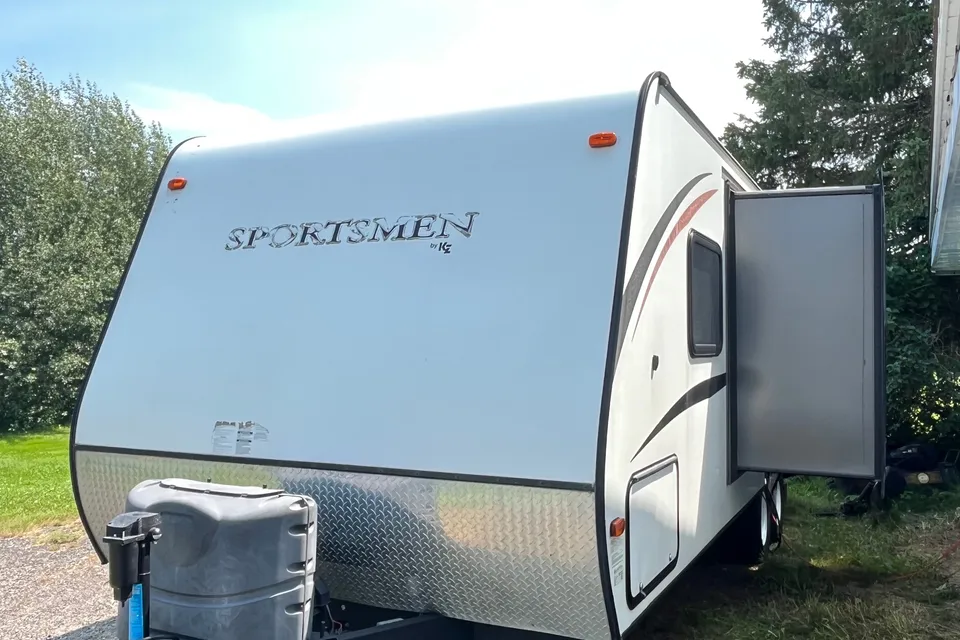 🇨🇦 Dan & Monique’s 24’ KZ Sportsmen Travel Trailer. Family Friendly!  Easy booking!