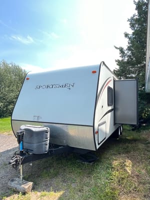 🇨🇦 Dan & Monique’s 24’ KZ Sportsmen Travel Trailer. Family Friendly! Easy booking!