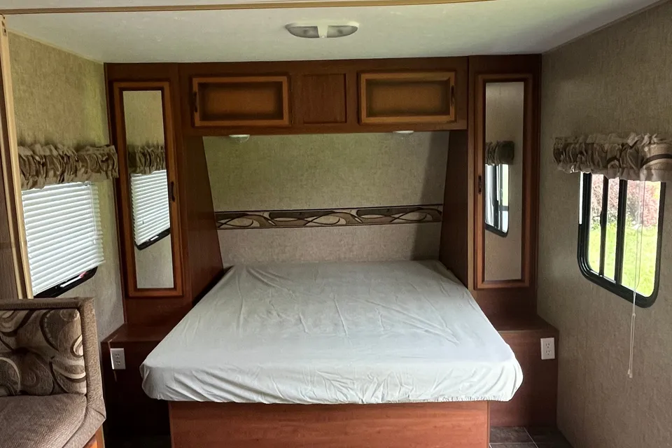 🇨🇦 Dan & Monique’s 24’ KZ Sportsmen Travel Trailer. Family Friendly!  Easy booking!