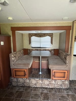 🇨🇦 Dan & Monique’s 24’ KZ Sportsmen Travel Trailer. Family Friendly! Easy booking!