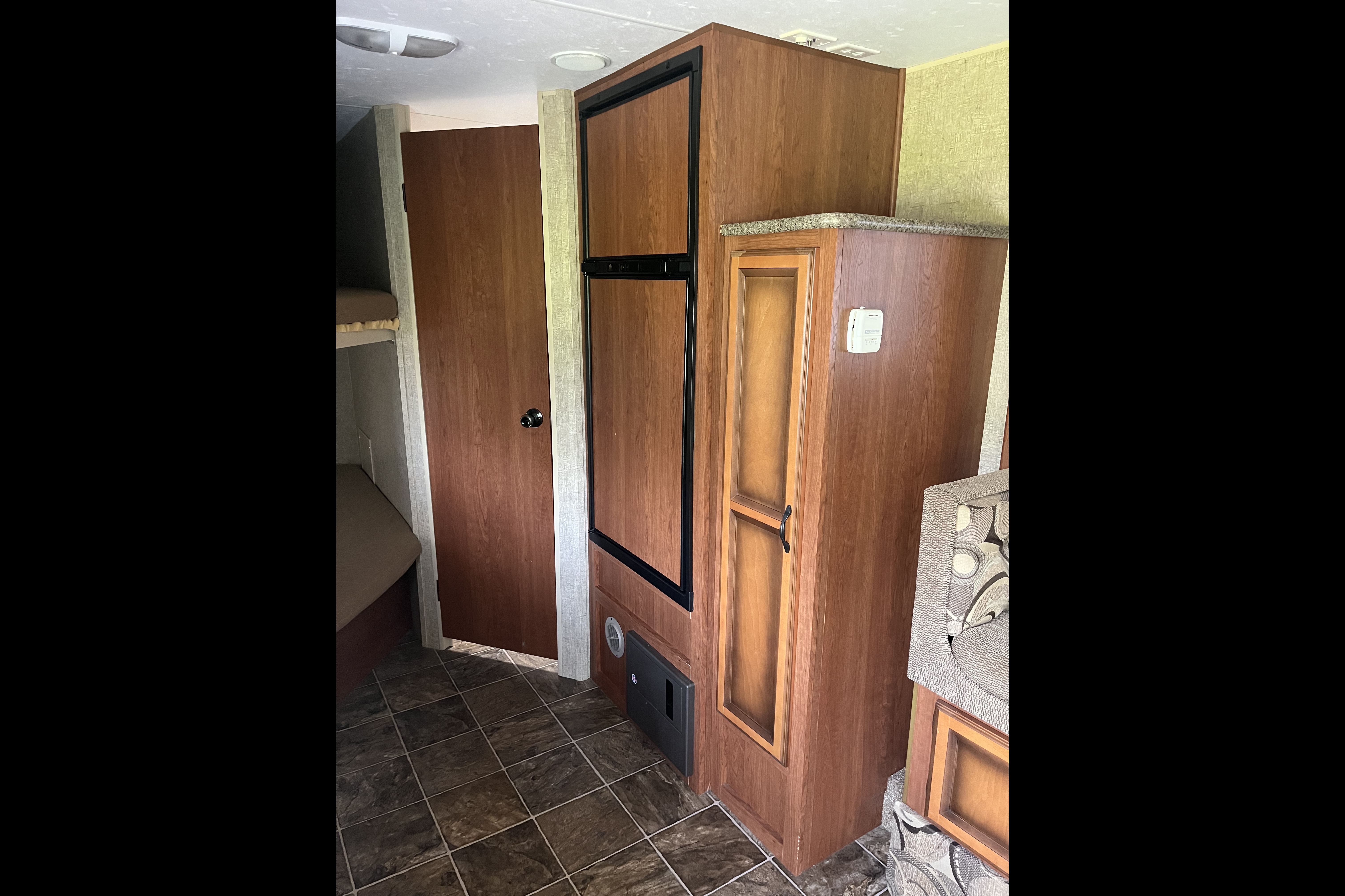 🇨🇦 Dan & Monique’s 24’ KZ Sportsmen Travel Trailer. Family Friendly!  Easy booking!