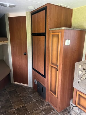 🇨🇦 Dan & Monique’s 24’ KZ Sportsmen Travel Trailer. Family Friendly! Easy booking!