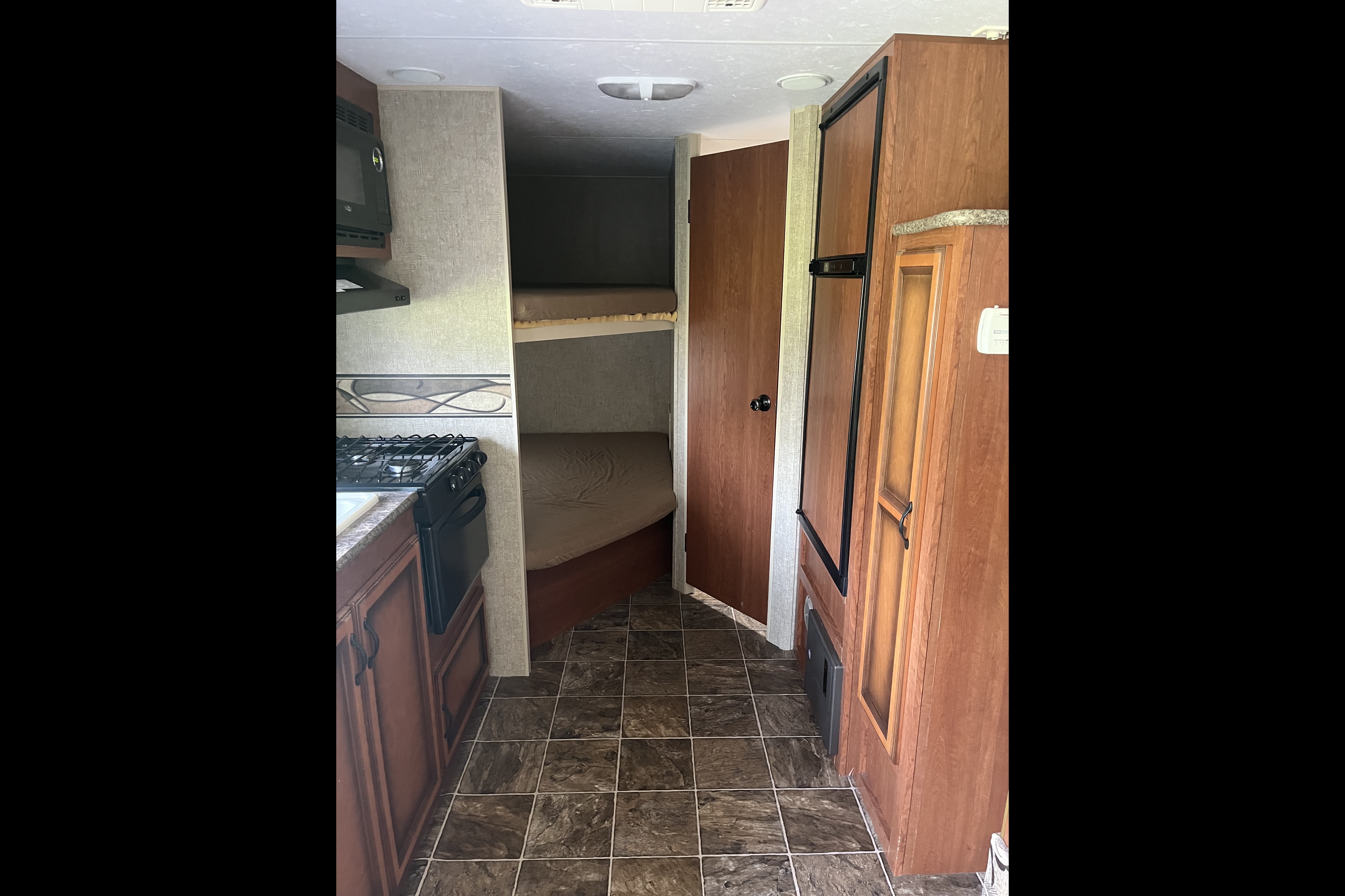 🇨🇦 Dan & Monique’s 24’ KZ Sportsmen Travel Trailer. Family Friendly!  Easy booking!