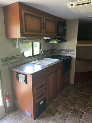 🇨🇦 Dan & Monique’s 24’ KZ Sportsmen Travel Trailer. Family Friendly! Easy booking!