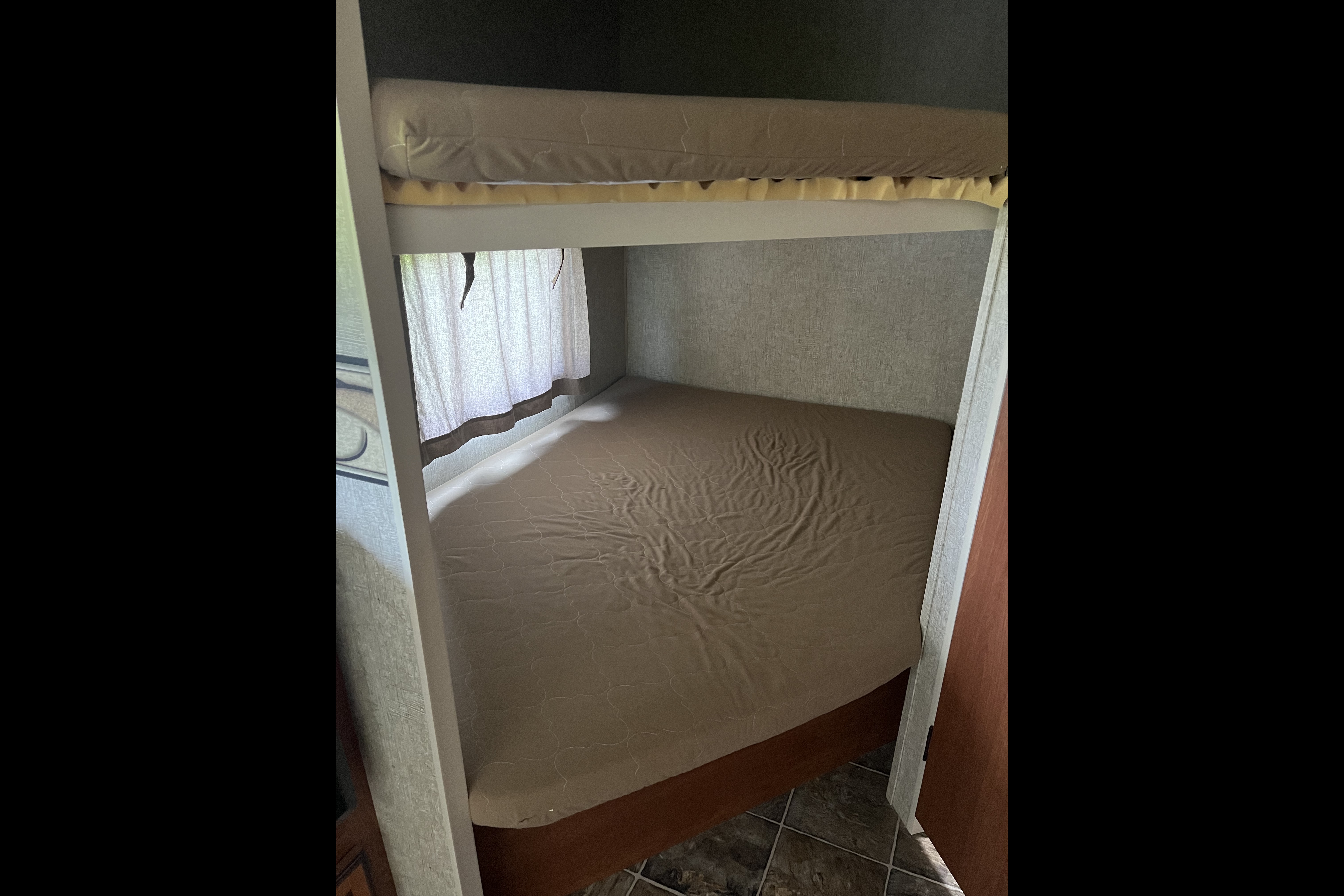 🇨🇦 Dan & Monique’s 24’ KZ Sportsmen Travel Trailer. Family Friendly!  Easy booking!