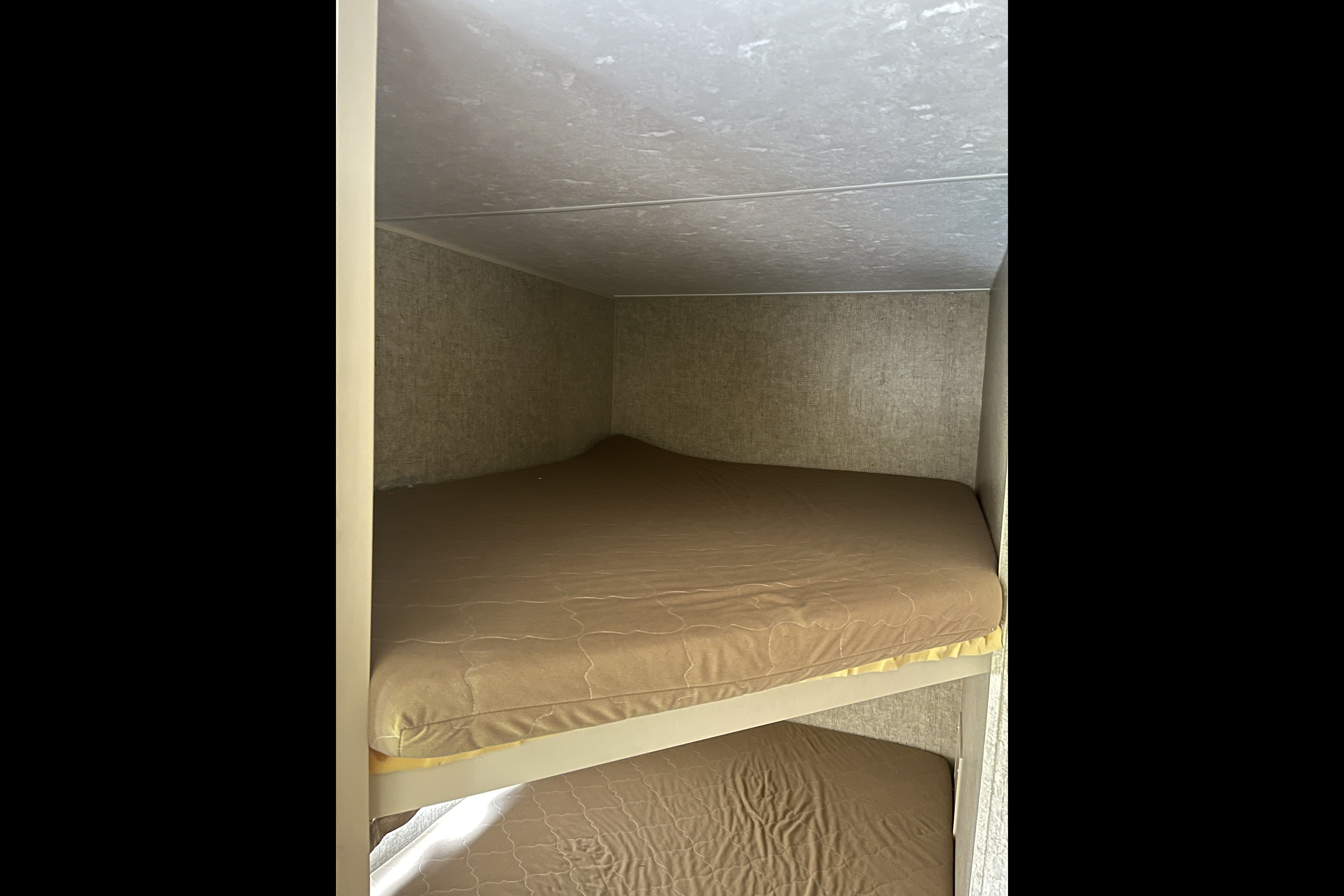 🇨🇦 Dan & Monique’s 24’ KZ Sportsmen Travel Trailer. Family Friendly!  Easy booking!