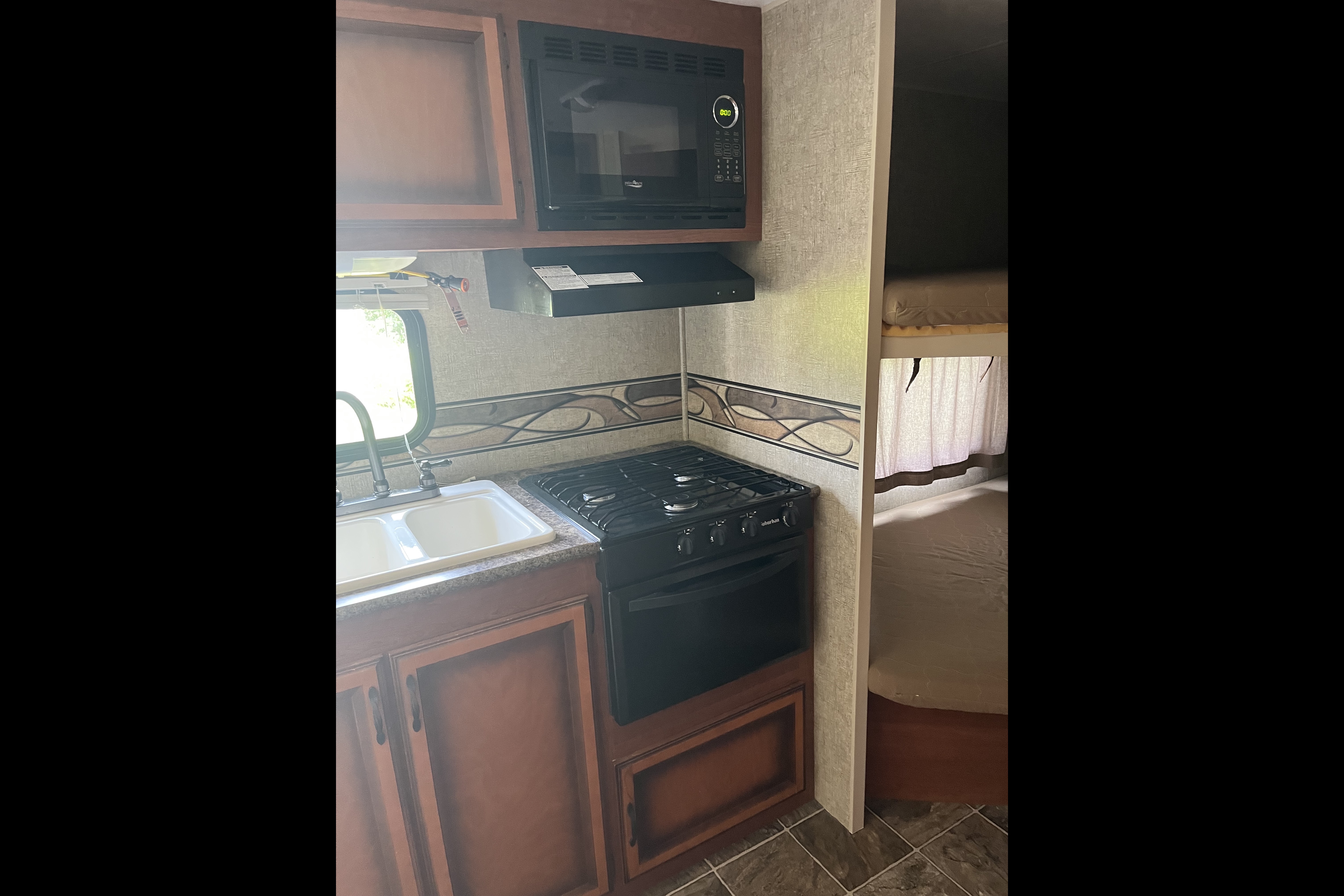 🇨🇦 Dan & Monique’s 24’ KZ Sportsmen Travel Trailer. Family Friendly!  Easy booking!