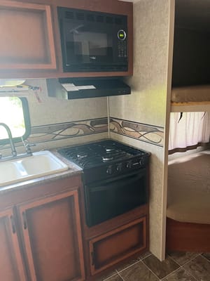 🇨🇦 Dan & Monique’s 24’ KZ Sportsmen Travel Trailer. Family Friendly! Easy booking!