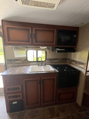 🇨🇦 Dan & Monique’s 24’ KZ Sportsmen Travel Trailer. Family Friendly! Easy booking!