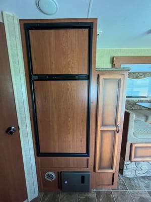 🇨🇦 Dan & Monique’s 24’ KZ Sportsmen Travel Trailer. Family Friendly! Easy booking!