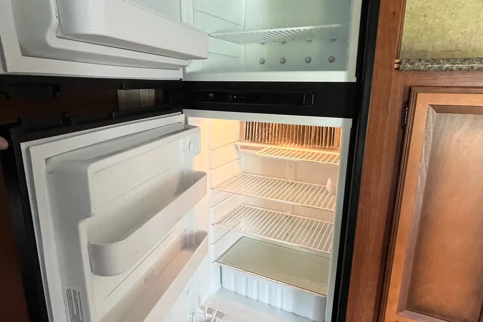 🇨🇦 Dan & Monique’s 24’ KZ Sportsmen Travel Trailer. Family Friendly!  Easy booking!