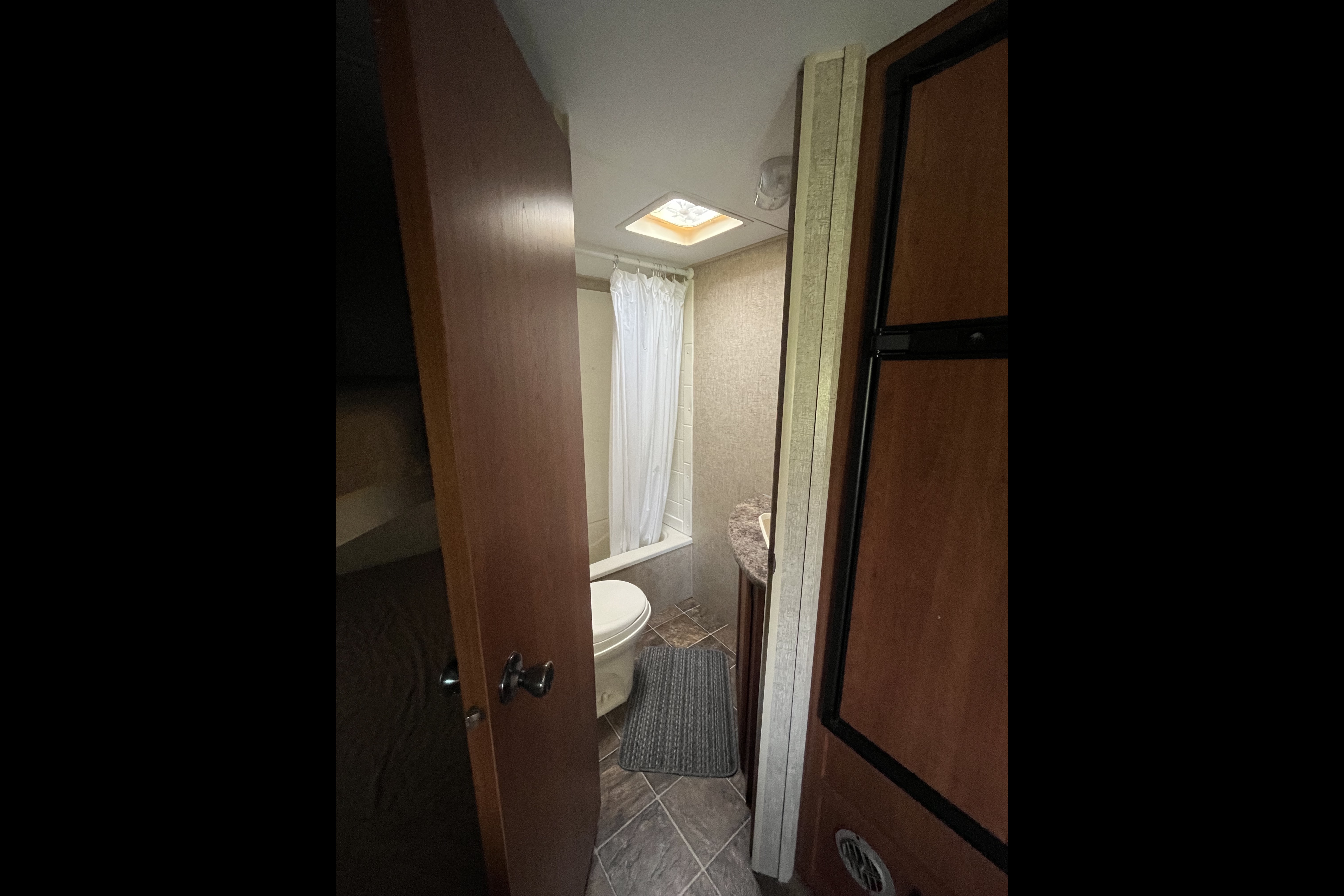 🇨🇦 Dan & Monique’s 24’ KZ Sportsmen Travel Trailer. Family Friendly!  Easy booking!