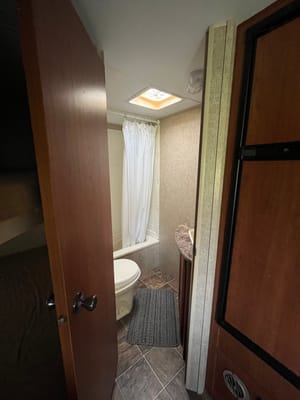 🇨🇦 Dan & Monique’s 24’ KZ Sportsmen Travel Trailer. Family Friendly! Easy booking!