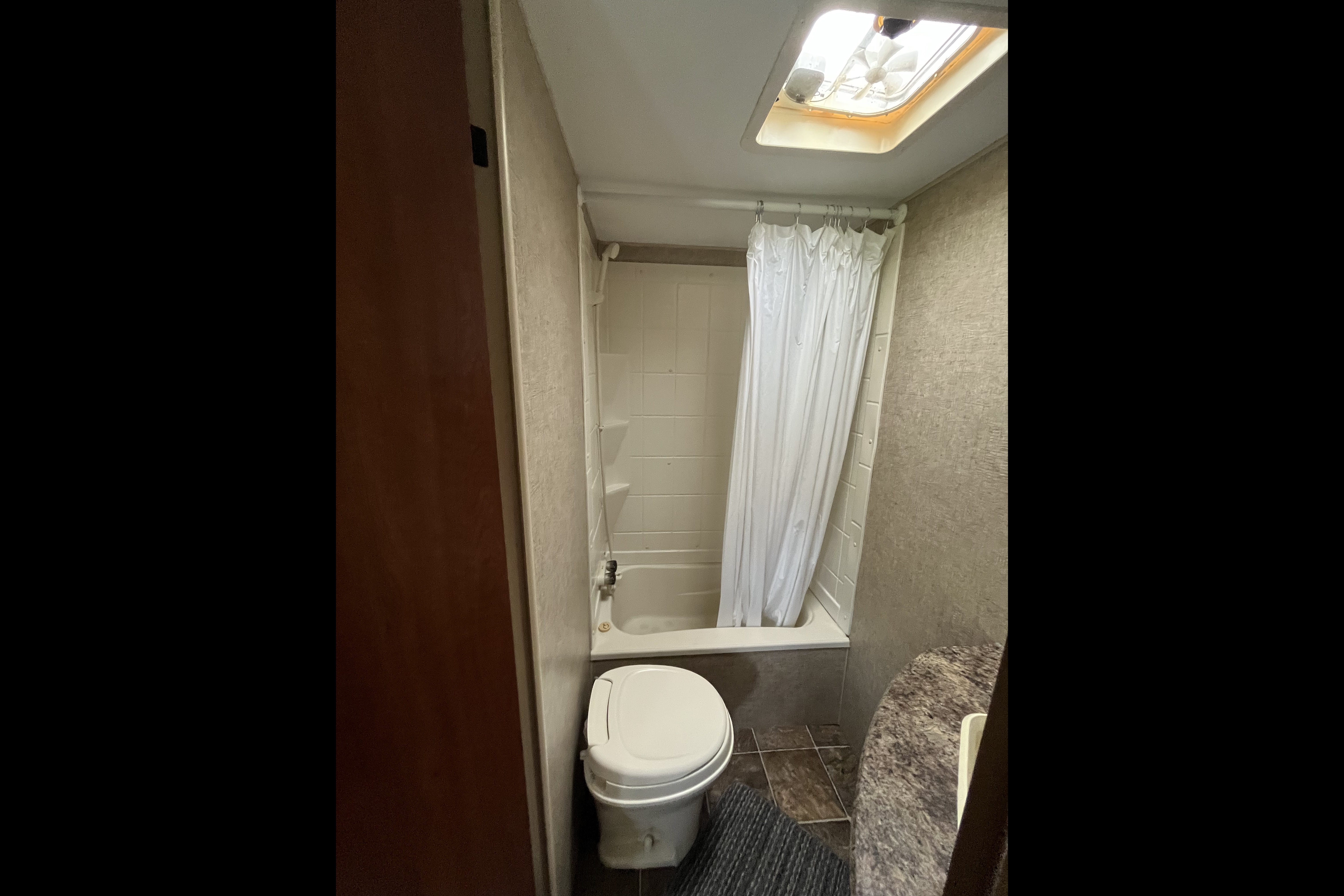 🇨🇦 Dan & Monique’s 24’ KZ Sportsmen Travel Trailer. Family Friendly!  Easy booking!