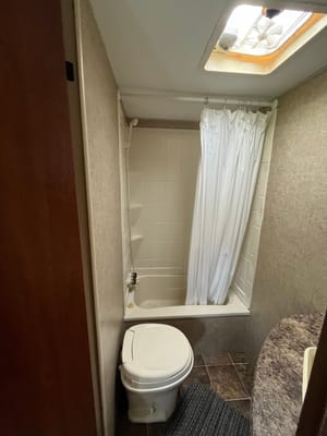 🇨🇦 Dan & Monique’s 24’ KZ Sportsmen Travel Trailer. Family Friendly! Easy booking!