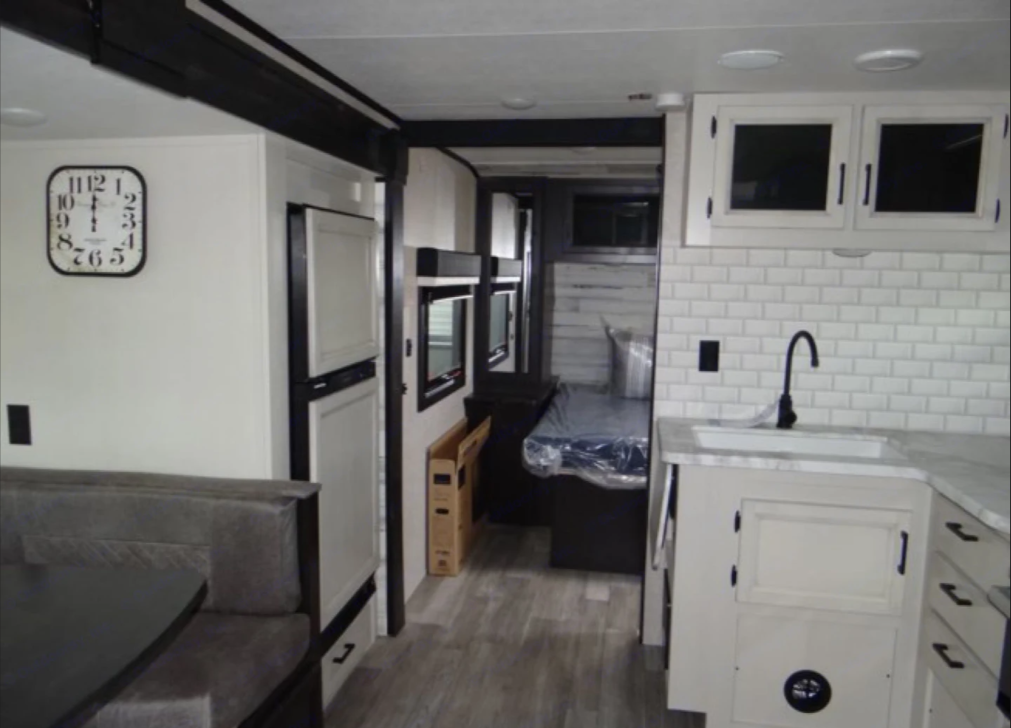"Wheely" The Camper - Jayco Feather 24BH Clean & Spacious