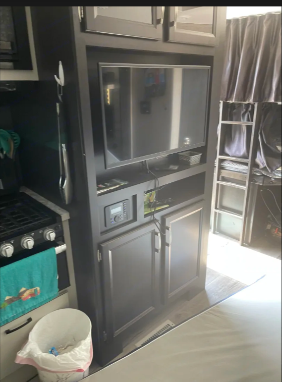 "Wheely" The Camper - Jayco Feather 24BH Clean & Spacious