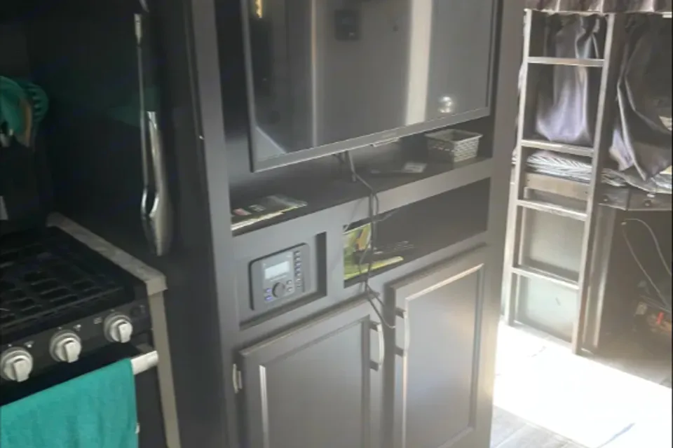 "Wheely" The Camper - Jayco Feather 24BH Clean & Spacious
